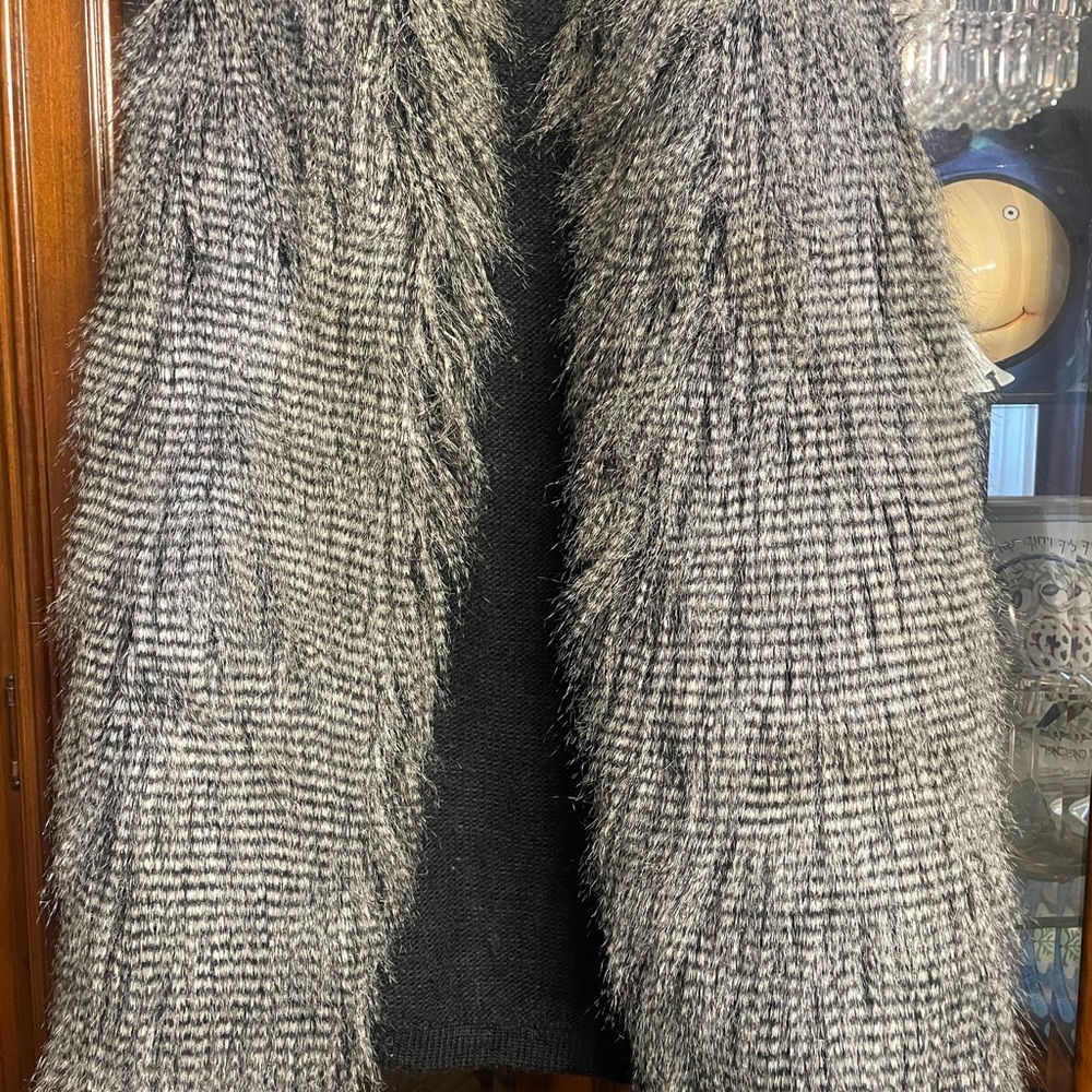 Design History Black and Gray Knit Vest